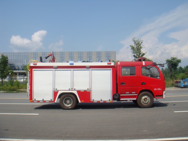 東風(fēng)D7水罐消防車(chē)（3.5噸）圖片