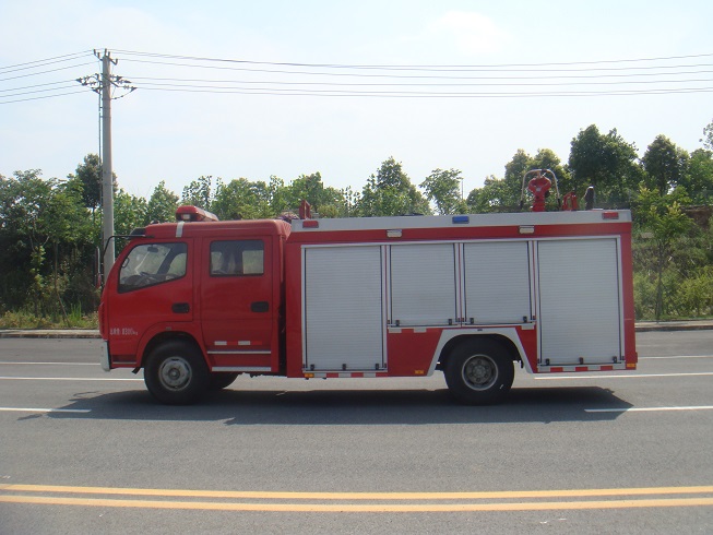 東風(fēng)D7水罐消防車(chē)（3.5噸）圖片