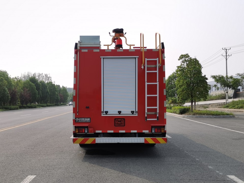 慶鈴泡沫消防車(chē)（6.3噸）圖片