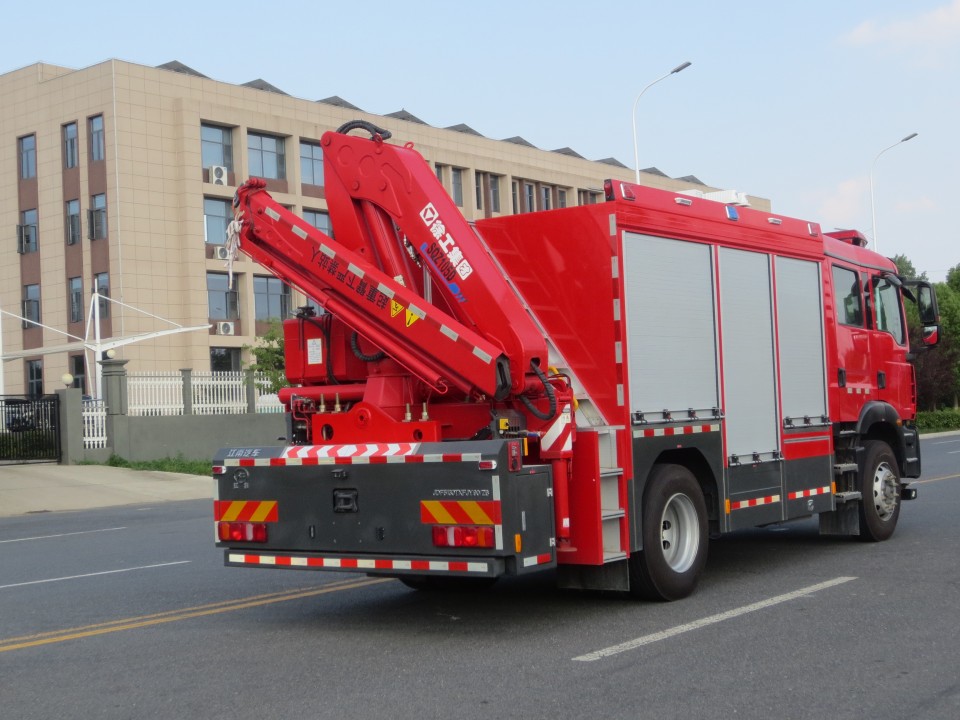 汕德卡搶險(xiǎn)救援消防車(chē)圖片