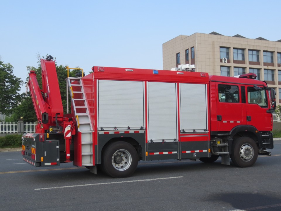 汕德卡搶險(xiǎn)救援消防車(chē)圖片