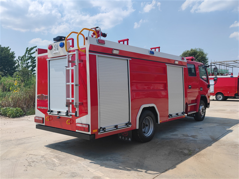 東風(fēng)大卡水罐消防車(5噸)圖片