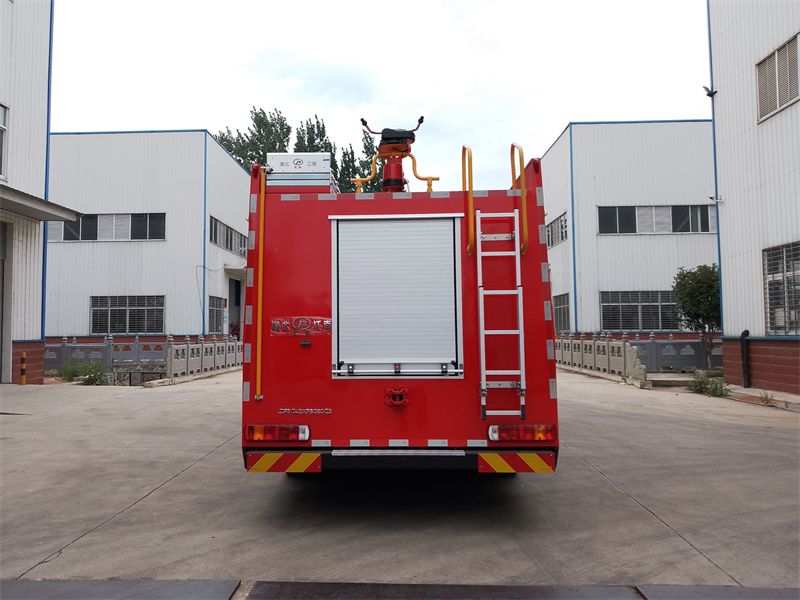 東風(fēng)D9水罐消防車(8.2噸)圖片