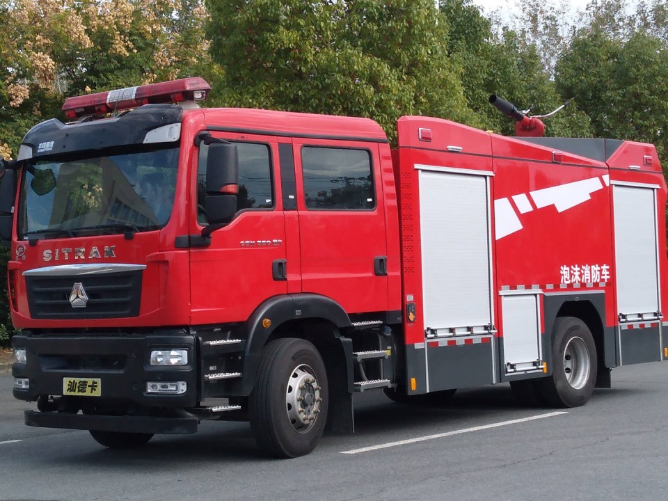 汕德卡單橋水罐消防車(chē)（7.2噸）