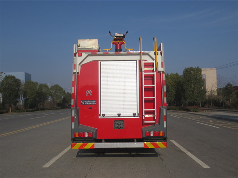 豪沃后雙橋泡沫消防車(chē)（16噸）圖片